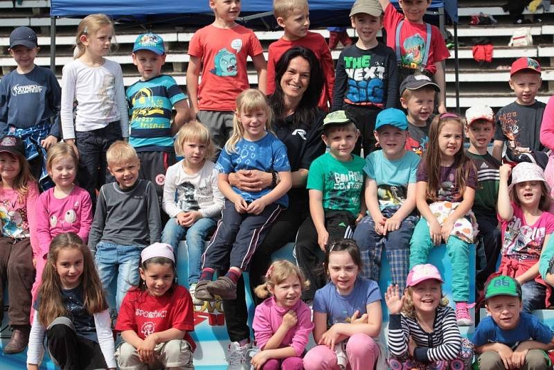 Závody Odznak všestrannosti olympijského vítěze na atletickém stadionu ve Valašském Meziříčí.