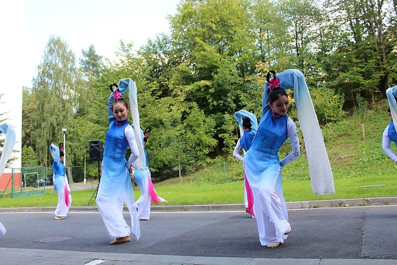 49. Liptálské slavnosti. Tanečníci z čínského souboru Regina Dance Group