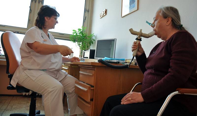 Oddělení tuberkulózy a respiračních nemocí Vsetínské nemocnice a.s. nabízelo ve středu 21. listopadu 2012 zdarma spirometrické vyšetření plic či rady jak přestat kouřit.