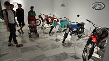Výstava nazvaná Fenomén motocyklistiky ve výstavních prostorách zámku ve Vsetíně