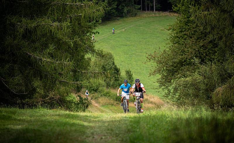 Rekordních 1 100 sportovců se zapojilo do 9. ročníku triatlonového závodu Valachy man, který se konal u vodní nádrže Na Stanoch v Novém Hrozenkově. Foto: Resort Valachy Velké Karlovicec