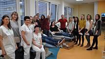 Studenti a pedagogové Střední školy Kostka darují krev na hematologicko-transfúzním oddělení Vsetínské nemocnice; únor 2020