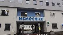 Ve vsetínské nemocnici řeší podvody s očkovacími certifikáty. Policie obvinila čtyři ženy.