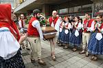 Smuteční obřad a rozloučení s muzikantem Stanislavem Tomancem v kině Vatra ve Vsetíně.