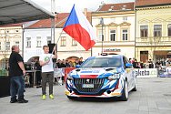 Na náměstí ve Valašském Meziříčí byl v sobotu v podvečer slavnostně odstartován první závod domácí rallyeové sezóny - 42. ročník Kowax Valašská Rally Valmez 2024.