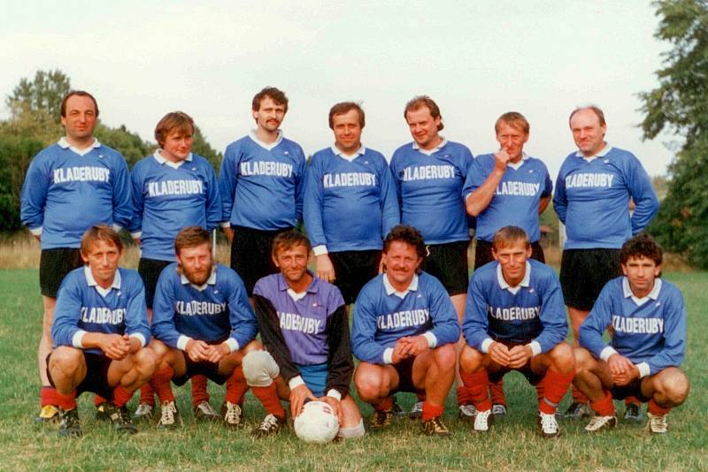TJ Fotbal. Tělovýchovná jednota fotbal vznikla v roce 1972. Místní fotbalisté hráli v okresní soutěži. Na snímku je tým z osmdesátých let.