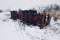 Havarovaná cisterna polské přepravní společnosti Plata v sousedství areálu společnosti Deza ve Valašském Meziříčí; středa 7. února 2018