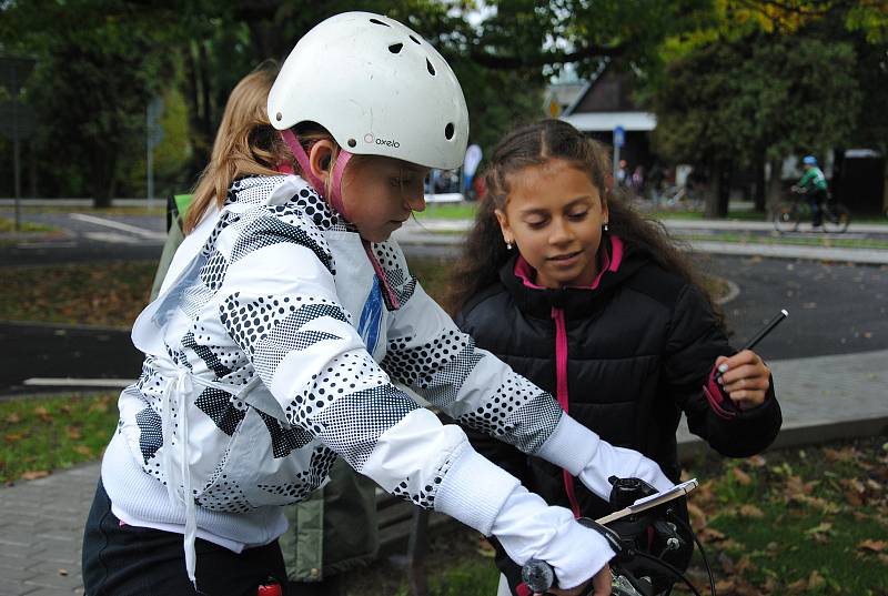 Sluchově postižení cyklisté zápolí ve dnech 5. a 6. října ve Valašském Meziříčí v mezinárodní dopravní soutěži.