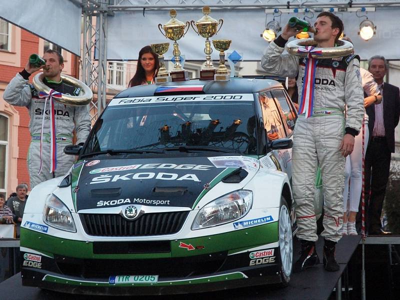 Bonver Valašská rally 2012 – cíl na náměstí ve Valašském Meziříčí – vítězná posádka Kopecký, Dresler.