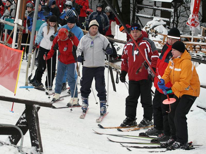 Víkendového lyžování v Beskydech i Javorníkách využily stovky lidí.