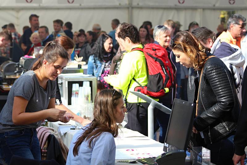 V sobotu 6.10.2018 začal ve Velkých Karlovicích svátek jídla. Dvoudenní Karlovský gastrofestival přilákal tisíce gurmánů.