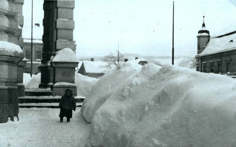 Sněhová kalamita ve Vsetíně v lednu 1954.