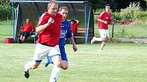 Fotbalisté Hrachovce (červené dresy) v úvodním kole 1. A třídy podlehli doma Lukovu 1:3.