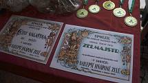 Členové Spolku pro zachování valašských tradic uspořádali 1. února 2020 na Jasence na Moštárně devatenáctý ročník soutěže O najlepší hňápané zelé
