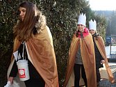 Ve Lhotě u Vsetína chodilo 6. ledna 2018 pět skupin tříkrálových koledníků. Jednu z nich tvořila třináctiletá Tereza, čtrnáctiletá Gabriela a šestnáctiletá Klára.