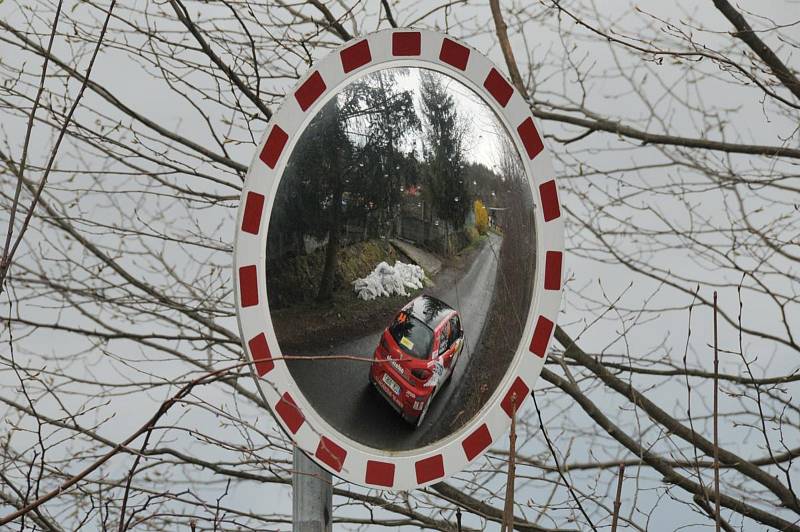 I přes oblačné, místy deštivé počasí se těšila zájmu fanoušků sobotní první etapa 41. ročníku Valašské Rally. Snímky z rychlostních úseků Lešná, Vidče a servisu.