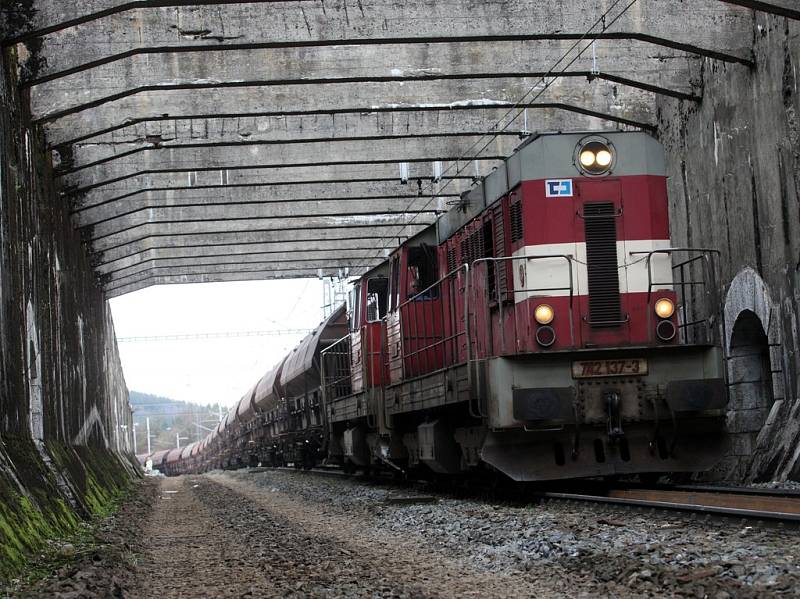 Oprava železničního tunelu ve Střelné