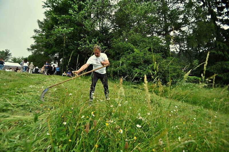 Na louce u Korytářů na Soláni na Horním Vsacku se v pátek 25. června 2021 konala soutěž O nejlepšího sekáče Soláně.