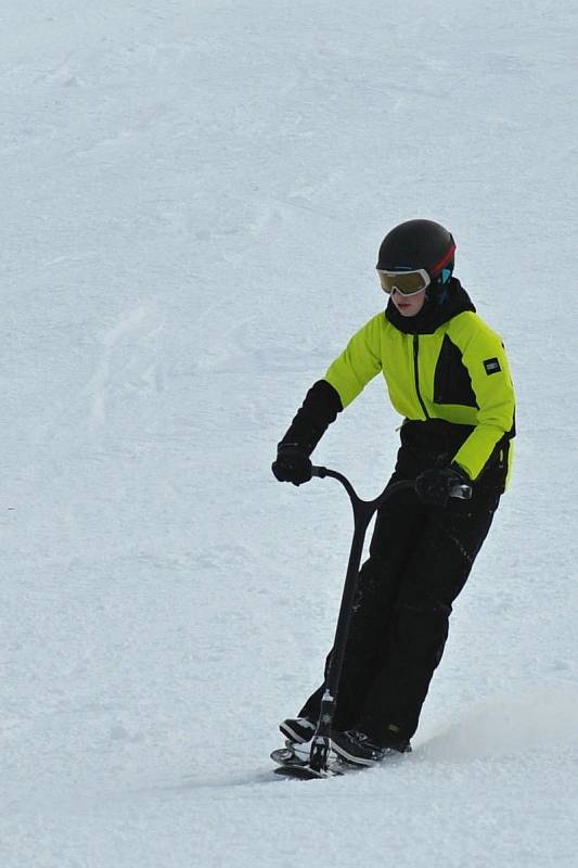 Ve skiareálu v Karolince zahájili o víkendu 11. a 12. prosince 2021 letošní lyžařskou sezonu