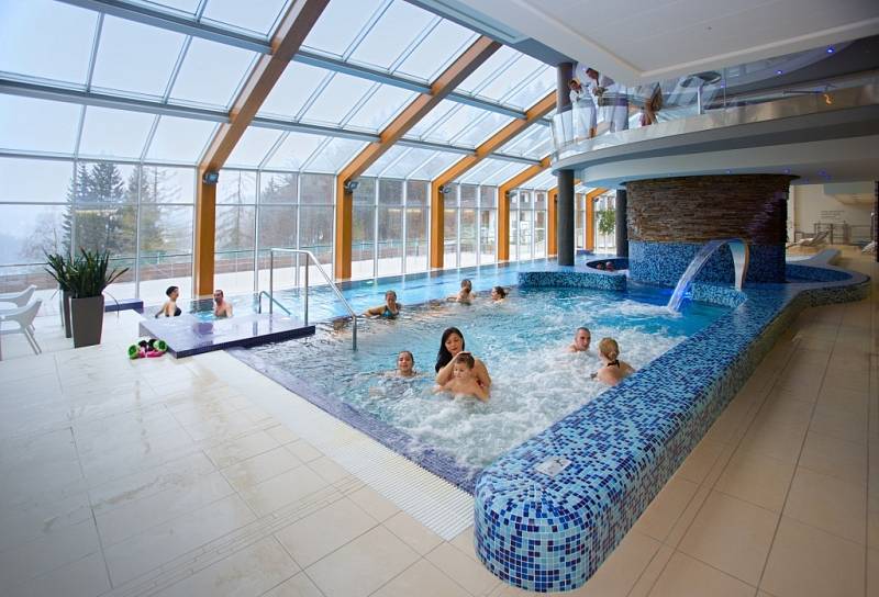 Velké Karlovice v zimě: bazén v hotelu Lanterna.