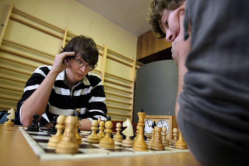 Čtyřiadvacet nejlepších šachových týmů ze základních a středních škol celého Zlínského kraje se sjelo do Střediska volného času Alcedo ve Vsetíně.