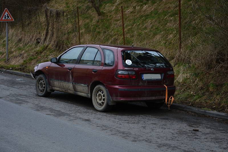 S autovraky a dlouhodobě odstavenými auty se potýkají města i  vesnice.