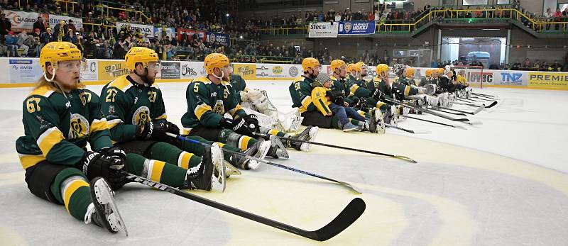 Vsetínští hokejisté zvítězili v nedělním utkání 9. dubna na Lapači nad celkem z Havlíčkova Brodu 4:3 až po prodloužení. V boji o postup do WSM ligy mají oba týmy shodný počet bodů. Rozhodnou tak až poslední zápasy s celkem Jablonce.