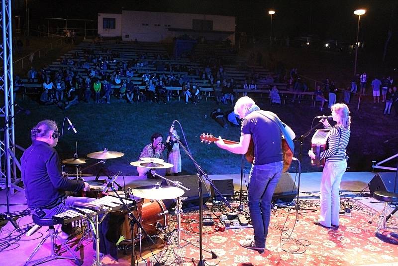 Areál letního kina u přehrady Bystřička ožil první červencový svátek hudbou. Konal se tady první ročník world music festivalu s názvem Andělská Bystřička.