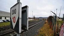 U železničního přejezdu v Hranické ulici ve Valašském Meziříčí srazil 18. listopadu 2021 vlak dva chlapce. Foto z 19. 11. 2021