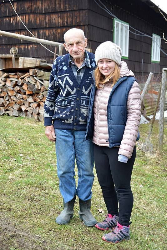 Ludvík Stoklasa je nejstarší muž Velkých Karlovic a širokého okolí na Vsetínsku. Sto let oslavil 26. března 2021.