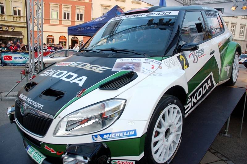 Bonver Valašská rally 2012 – start na náměstí ve Valašském Meziříčí.