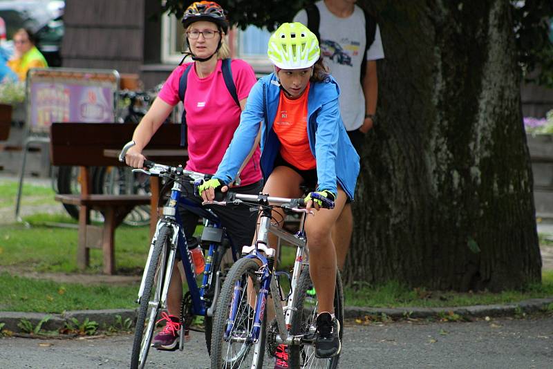 Velké Karlovice se těší velké oblibě turistů. Výjimkou nebyl ani poslední prázdninový týden roku 2020.