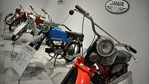 Výstava nazvaná Fenomén motocyklistiky ve výstavních prostorách zámku ve Vsetíně