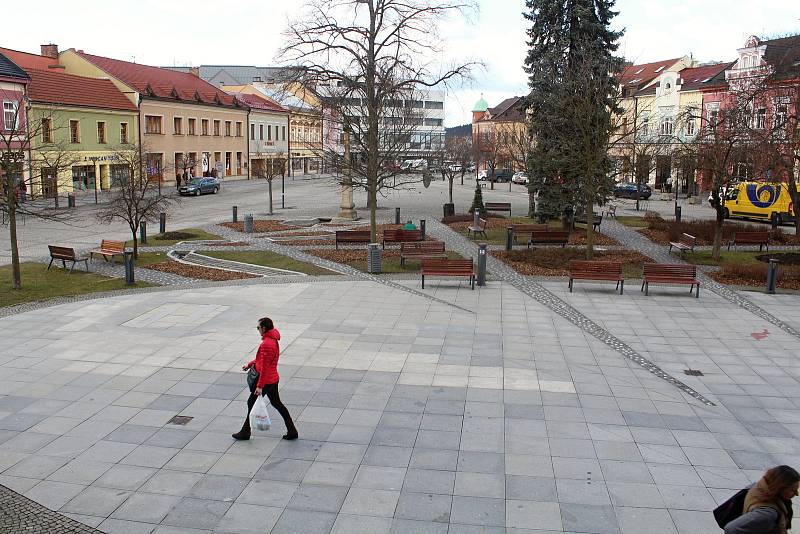 Dolní náměstí ve Vsetíně čeká generální oprava. Takto vypadalo 12. března 2019.