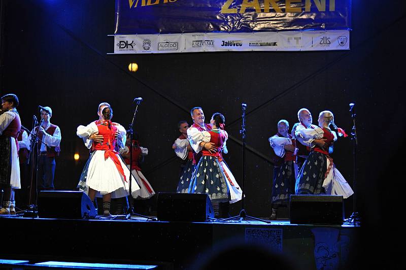 Folklorní soubor Vsacan vystupuje v pátek 6. září 2019 na Valašském záření ve Vsetíně v pořadu vsetínských folklorních souborů věnovaném vzpomínce na Jarmilu Šulákovou.