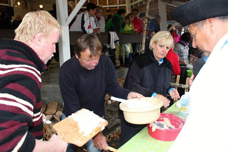 V kulturním areálu v Liptálu se konal v sobotu 23. září Gastro folklorní festival. Dopoledne patřilo soutěži ve vaření a pojídání brynzových halušek.