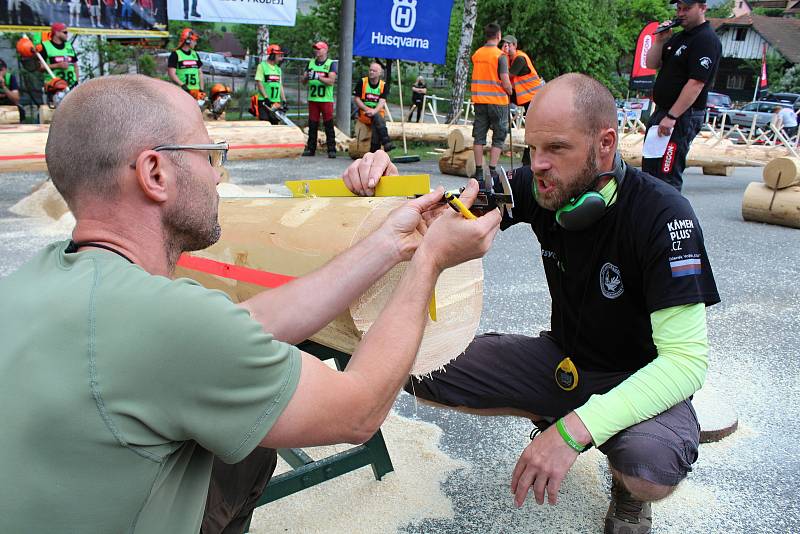 Téměř třicítka borců se sešla v sobotu 12. května 2018 na třetím ročníku dřevorubecké soutěže. Bojovali o titul Prlovský dřevař. Čistotu a preciznost řezu pečlivě hodnotila porota.