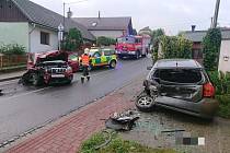 Nehoda dvou osobních vozidel ve Štítné nad Vláří,