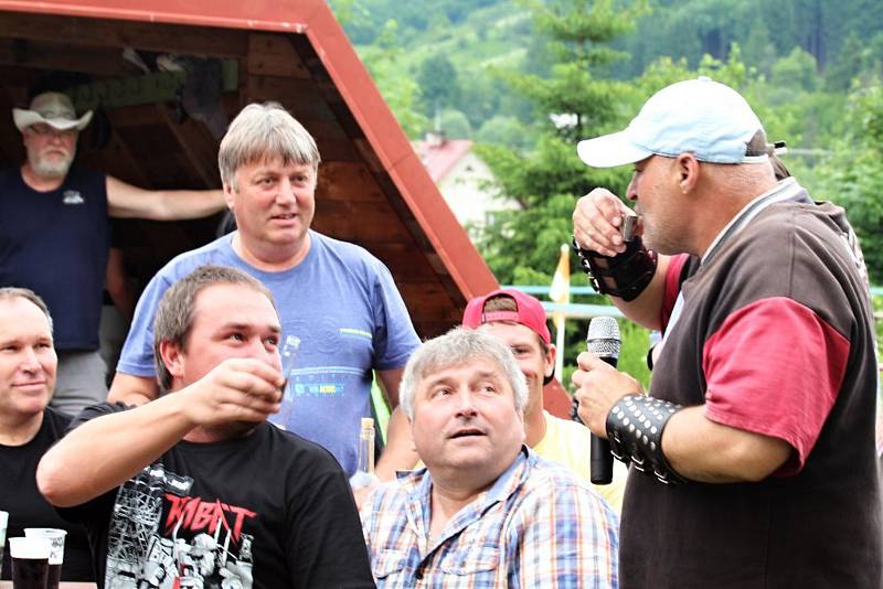 Obyvatelé Huslenek oslavili v sobotu 8. června 2019 70 let od vzniku obce. V programu se představila také Docela kapela.