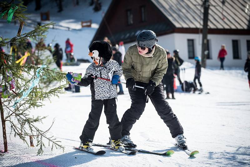 Maškarní lyžovačka na Horalu opět lákala