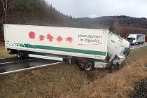 Nehoda kamionu mezi Bystřičkou a Jablůnkou - 11. 2. 2022