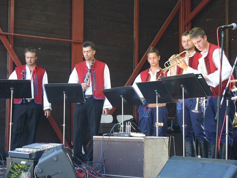 Sto let dechové hudby oslavovali ve Valašské Polance. Návštěvníkům na slavnostech zahrála kapela Polančanka, Lidečanka a dechová hudba z Horní Bečvy.