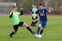 Fotbalisté Valašského Meziříčí (modré dresy) doma podlehli Bohumínu 0:3.