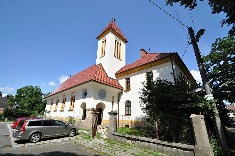 Valašské Meziříčí - evangelický kostel v parku Botanika