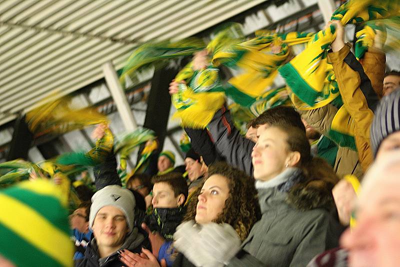 Vsetínští fanoušci jsou šestým hráčem valašských hokejistů. Slibují rozpoutat na tribunách zelenožluté peklo.