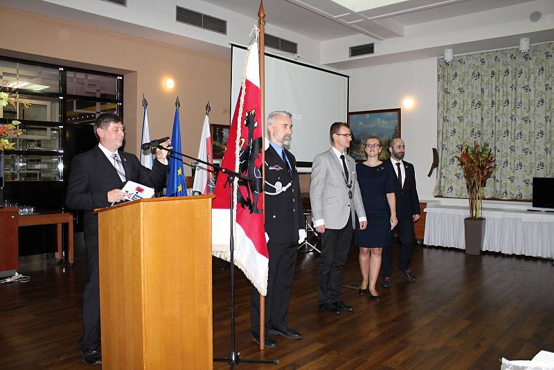 Cenu města Rožnov pod Radhoštěm udělila historicky poprvé rožnovská radnice Oceněný je spisovatel Richard Sobotka a akademický malíř Miloš Šimurda. Další ocenění - Cenu starosty města, získal Spolek rožnovských žen. Cenu přebírala předsedkyně Marie Rethyo