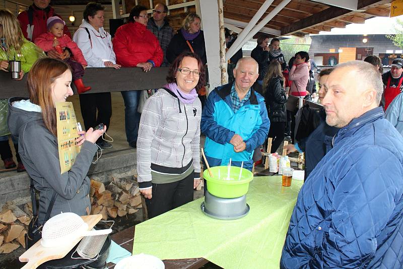 V kulturním areálu v Liptálu se konal v sobotu 23. září Gastro folklorní festival. Dopoledne patřilo soutěži ve vaření a pojídání brynzových halušek.