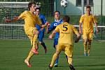 Fotbalisté Velkých Karlovic+Karolinky (žluté dresy) v posledním kole sezony porazili Havířov 3:1. 