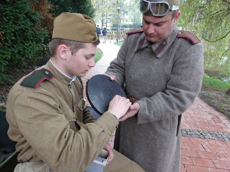 Sobota 2. května patřila ve Vsetíně v Panské zahradě programu nazvanému Osvoboďme Vsetín. 