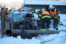 Velmi vážnými zraněními skončila v pátek odpoledne (22. 1.) dopravní nehoda ve Velkých Karlovicích na Vsetínsku.  